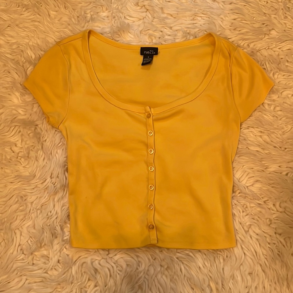 Yellow fitted button up shirt